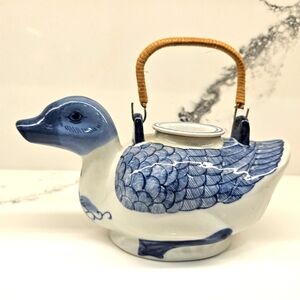 Vintage Chinese hand-painted porcelain blue&white duck teapot with bamboo handle